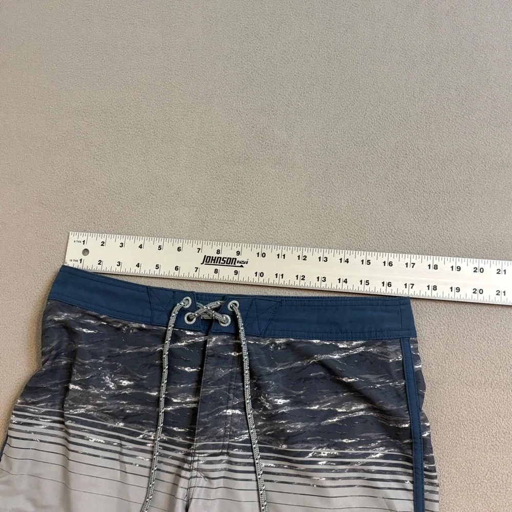Huk Mens Performance Fishing Board Shorts Blue Grey Size 32 Swim Trunks